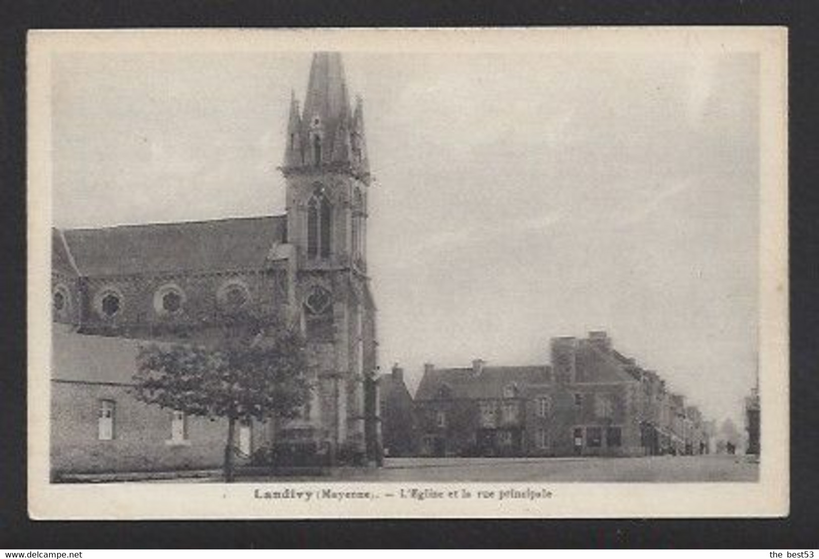 Landivy  -  L'Eglise Et La Rue Principale - Landivy