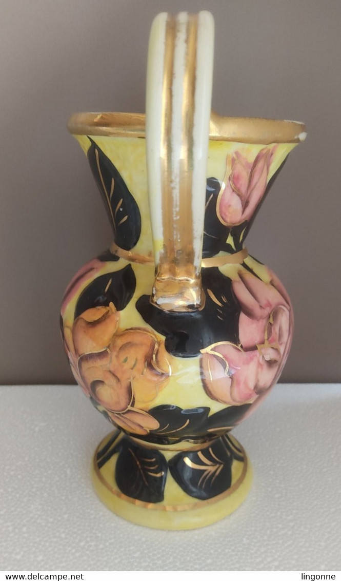 Ancien Vase En Forme D'amphore Signé Vallauris 526 Motif Floral Hauteur 27,5 Cm Env Poids : 1361 Grammes - Vallauris (FRA)