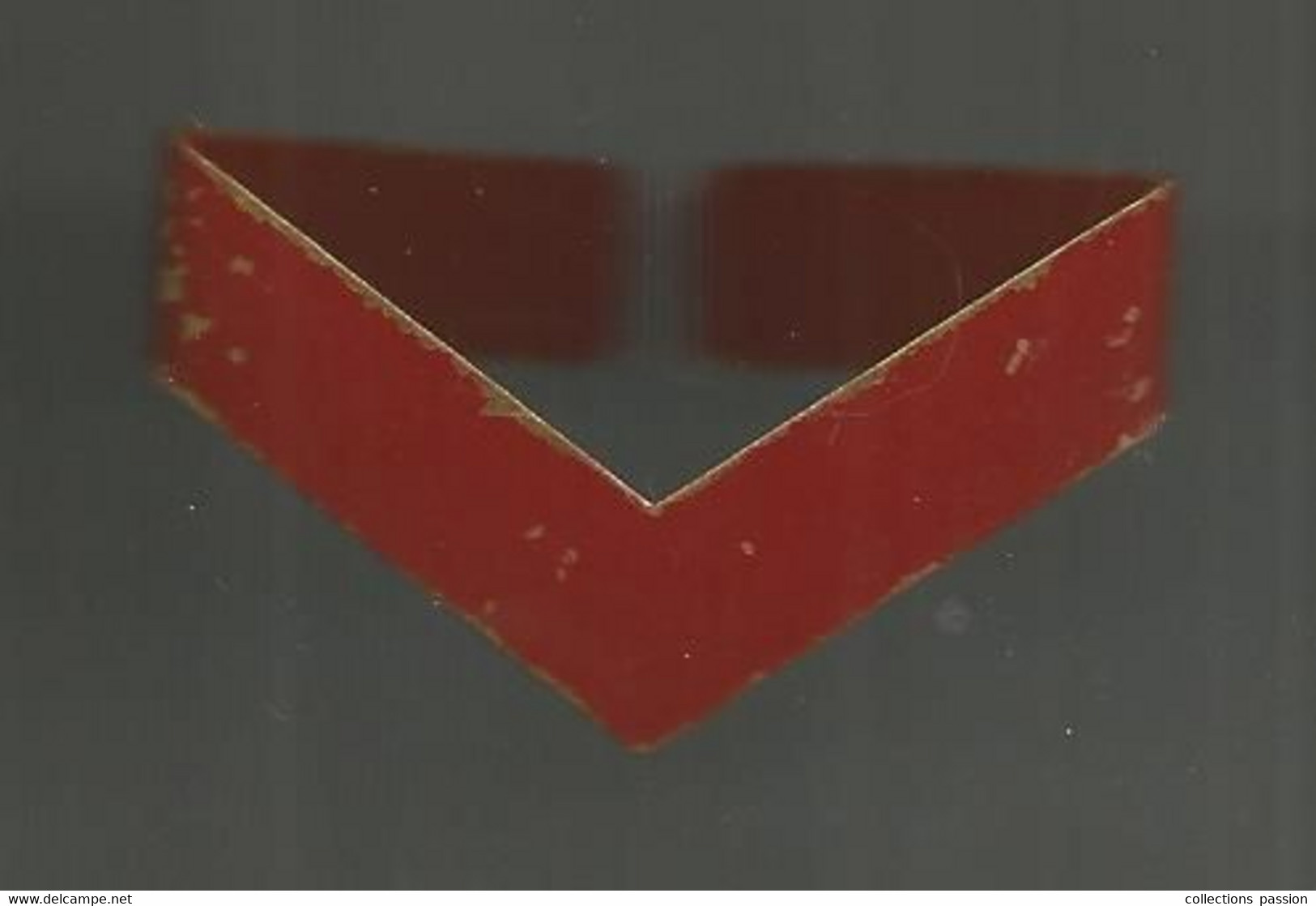 Insigne Métal , Militaria , Grade , 2 Scans,  Rouge , Frais Fr 1.65 E - Other & Unclassified