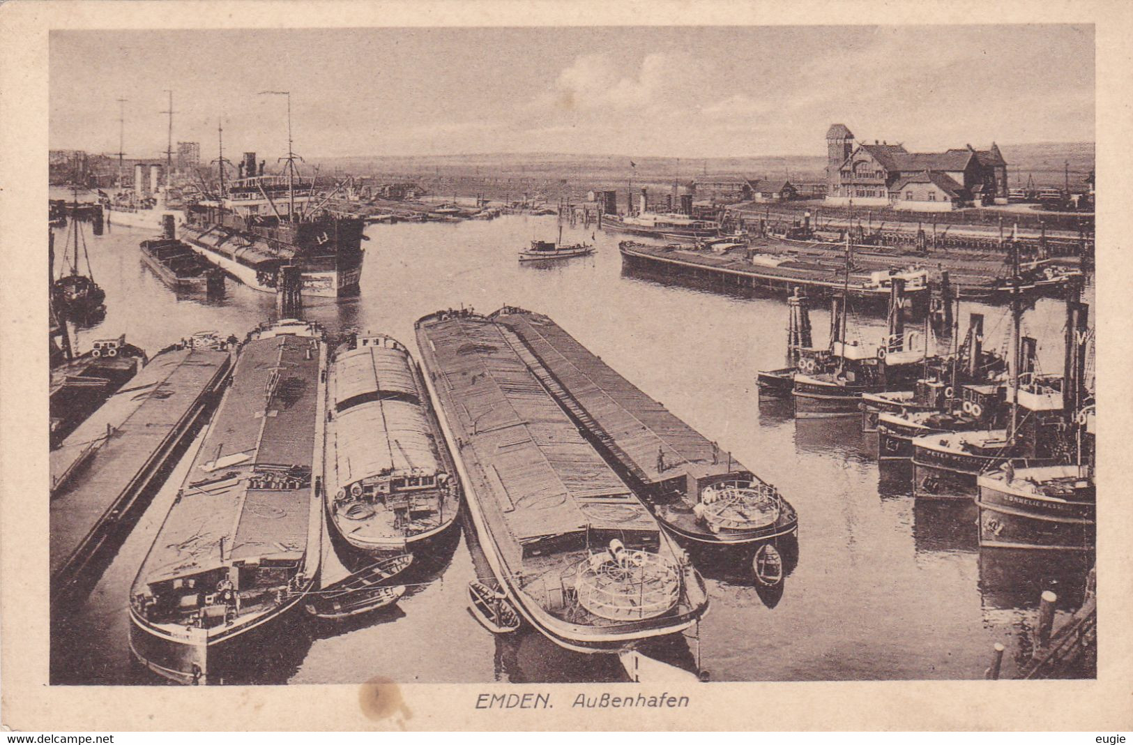 934/ Emden, Aussenhafen, ( Emden Met Rechts De Sleepboten Van Wessels) - Emden