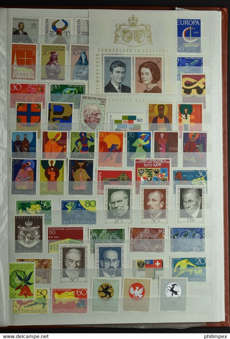 LIECHTENSTEIN, COLLECTION 730 DIFFERENT NEVER HINGED STAMPS IN STOCK-BOOK  1958-1995 - Lotes/Colecciones