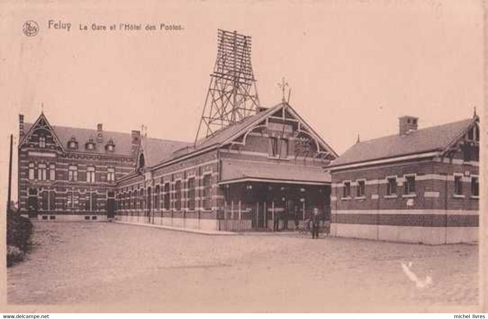 Feluy - La Gare Et L'Hôtel Des Postes - Circulé - Animée - TBE - Seneffe - Seneffe