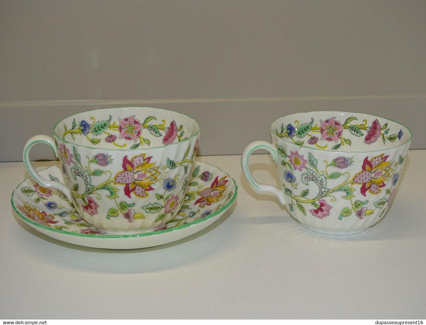 *2 JOLIES TASSES & 1 SOUCOUPE PORCELAINE MINTON BONE CHINA MADE IN ENGLAND  E