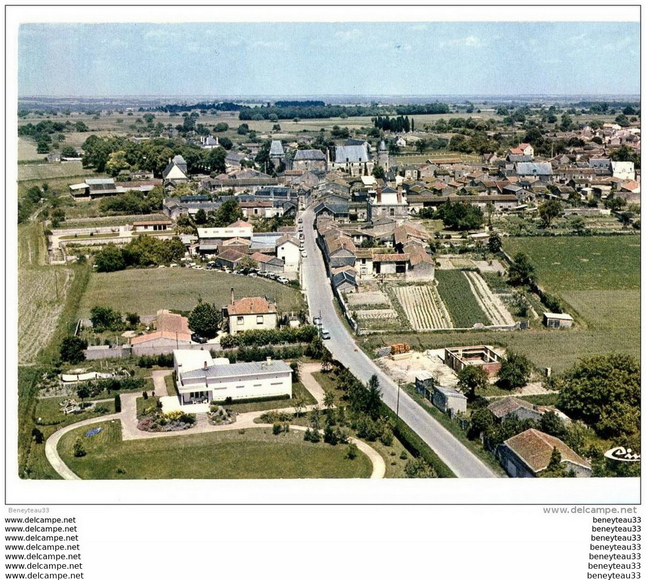 CP (Réf : R 915) MONTS-sur-GUESNES (86 VIENNE) A Ci 234-17 VUE PANORAMIQUE AÉRIENNE - Monts Sur Guesnes