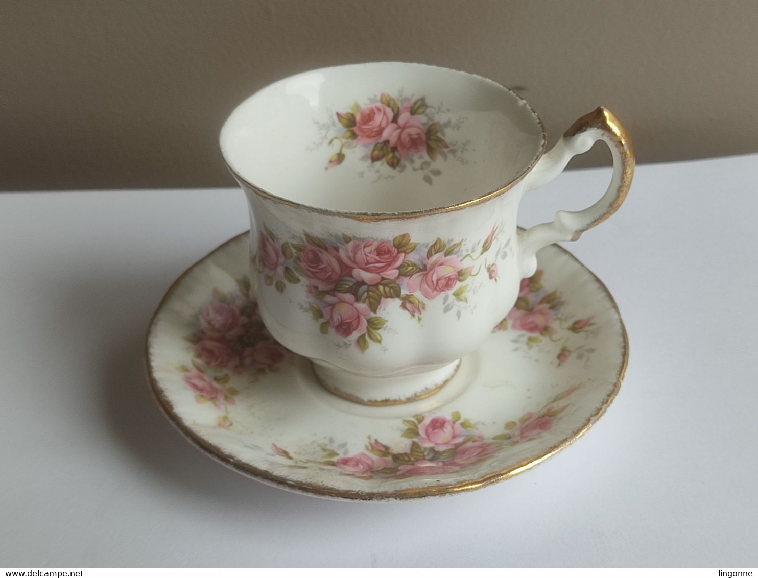 Tasse à Café Et Soucoupe Porcelaine Paragon Fine Bone China Made In Angleterre Elizabeth Rose Poids 189 Grammes - Kopjes