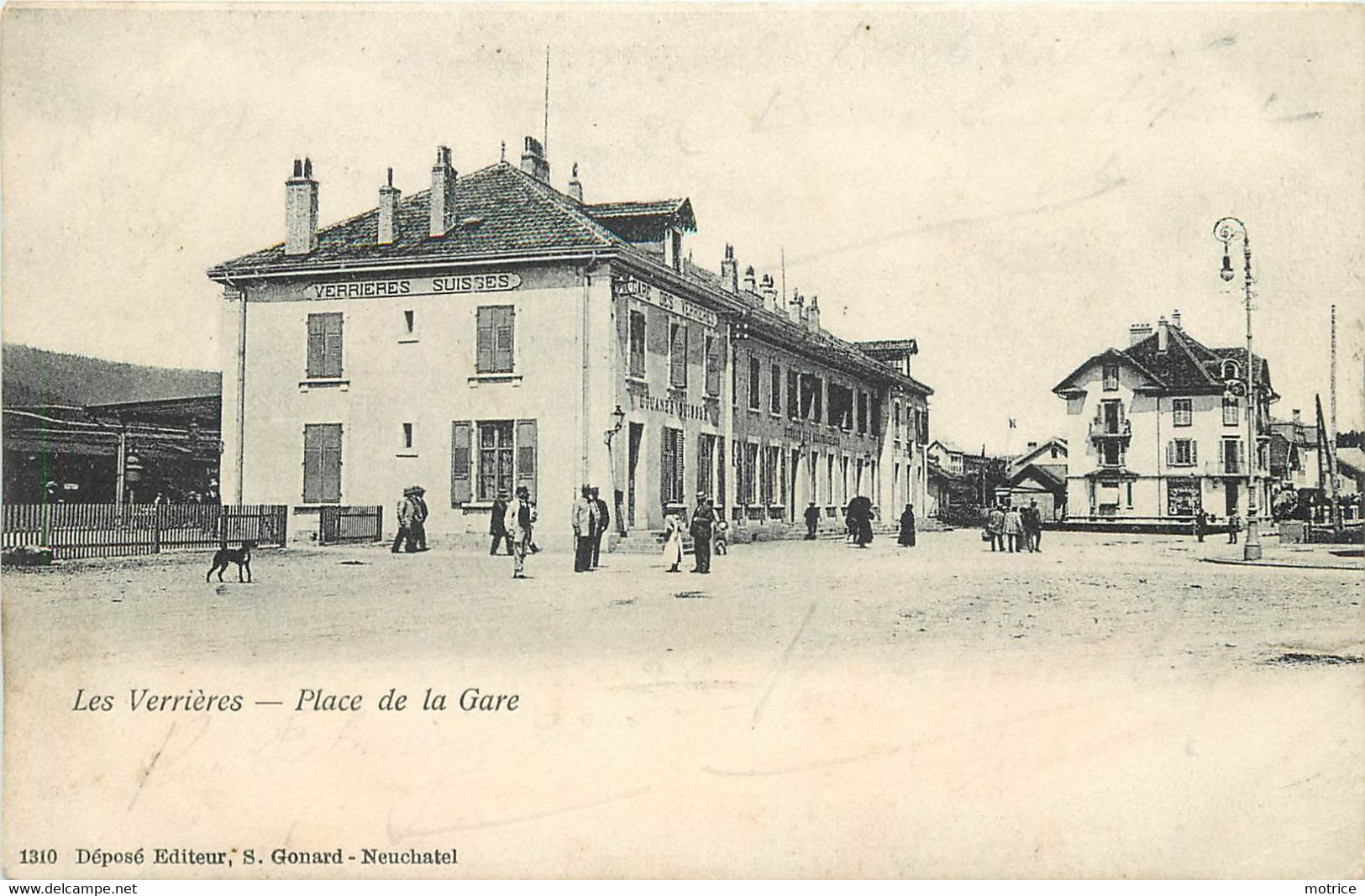 LES VERRIERES - Place De La Gare. - Les Verrières