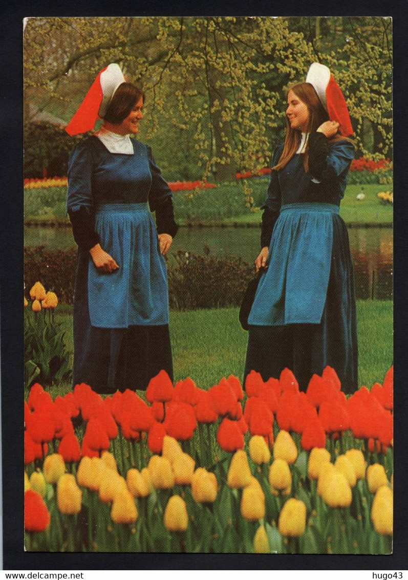 (RECTO / VERSO) LISSE HOLLAND - N° 7404 - KEUKENHOF - JEUNES FEMMES EN COSTUMES - FOLKLORE - CPSM GF - Lisse