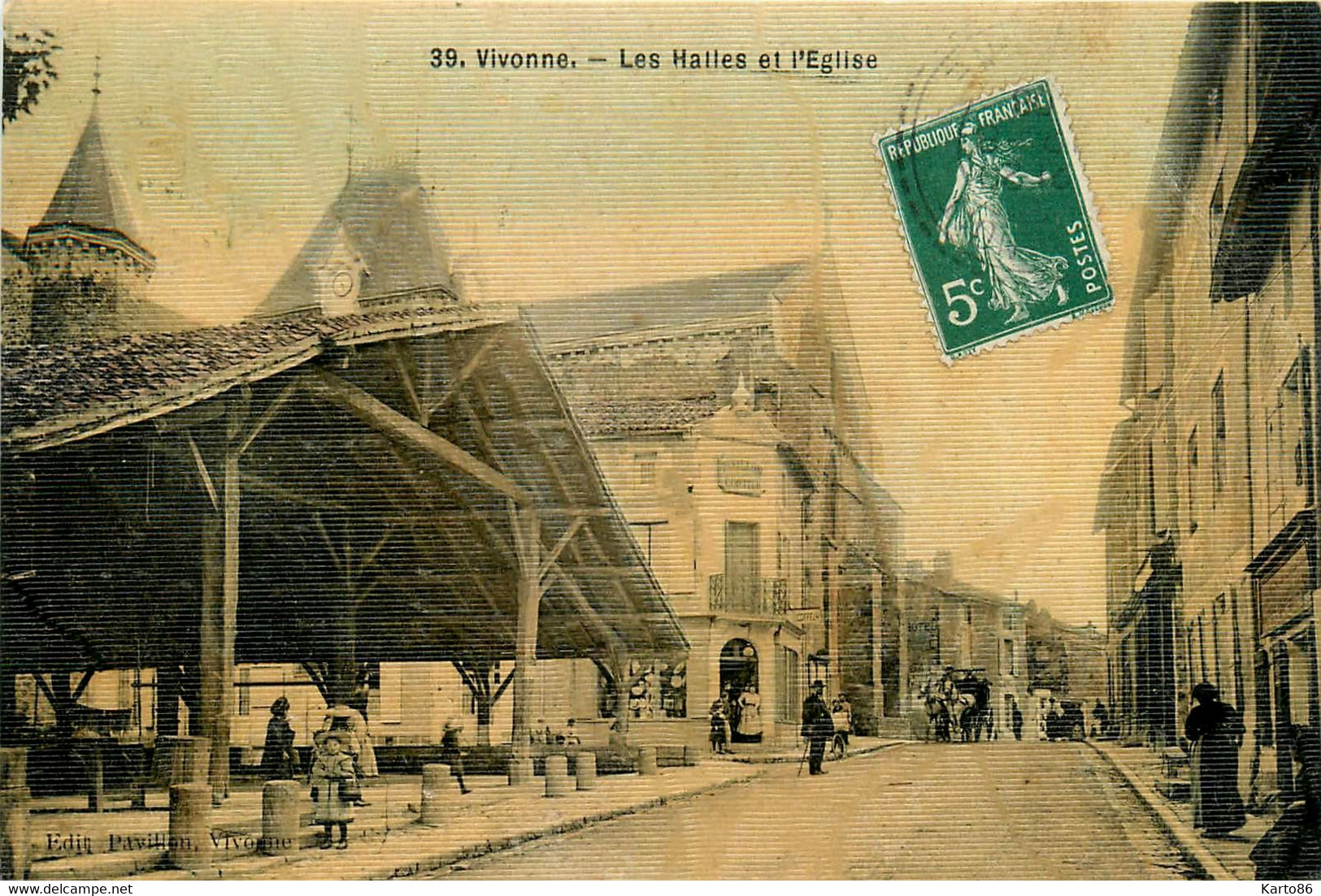 Vivonne * Les Halles Et L'église Du Village * PAVILLON Coiffeur * Cpa Toilée Colorisée - Vivonne