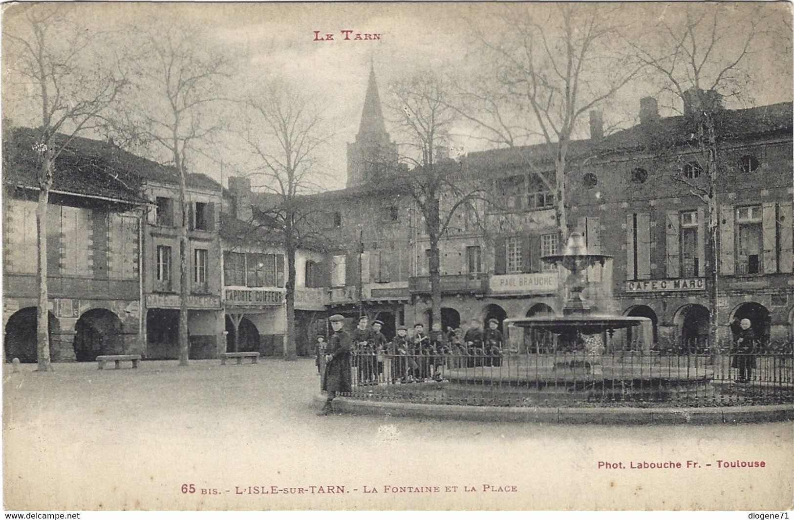 L'Isle-sur-Tarn La Fontaine Et La Place Animée - Lisle Sur Tarn