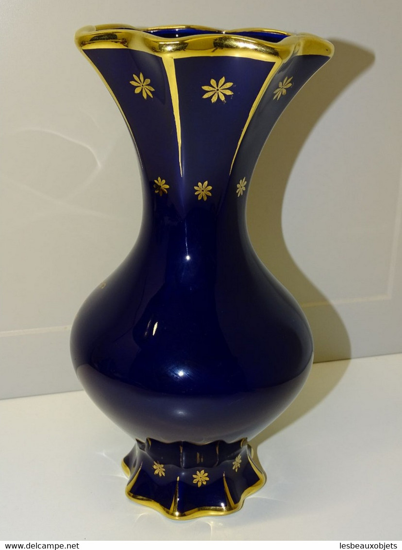 *GRAND VASE PORCELAINE de LIMOGES BLEU de FOUR MARQUIS MARQUISE dorés LOURDES E