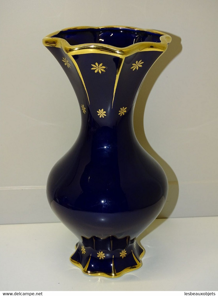 *GRAND VASE PORCELAINE de LIMOGES BLEU de FOUR MARQUIS MARQUISE dorés LOURDES E