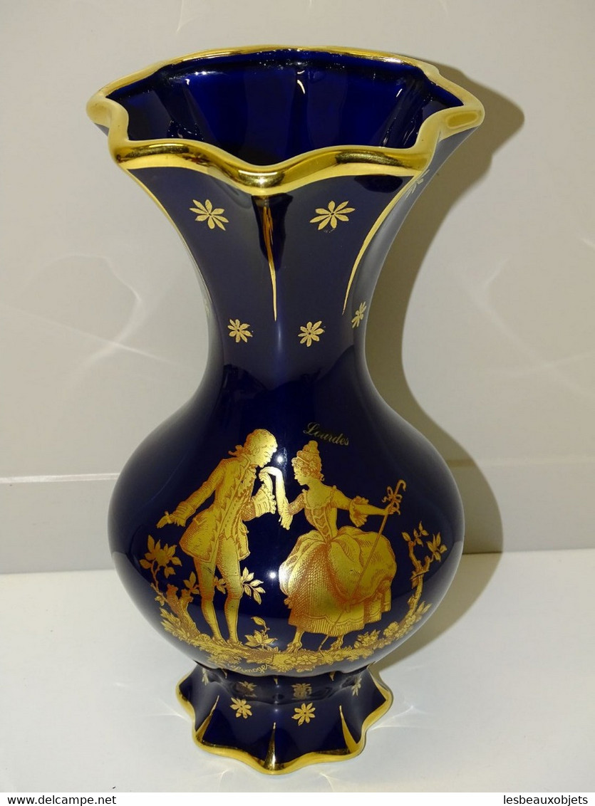 *GRAND VASE PORCELAINE de LIMOGES BLEU de FOUR MARQUIS MARQUISE dorés LOURDES E