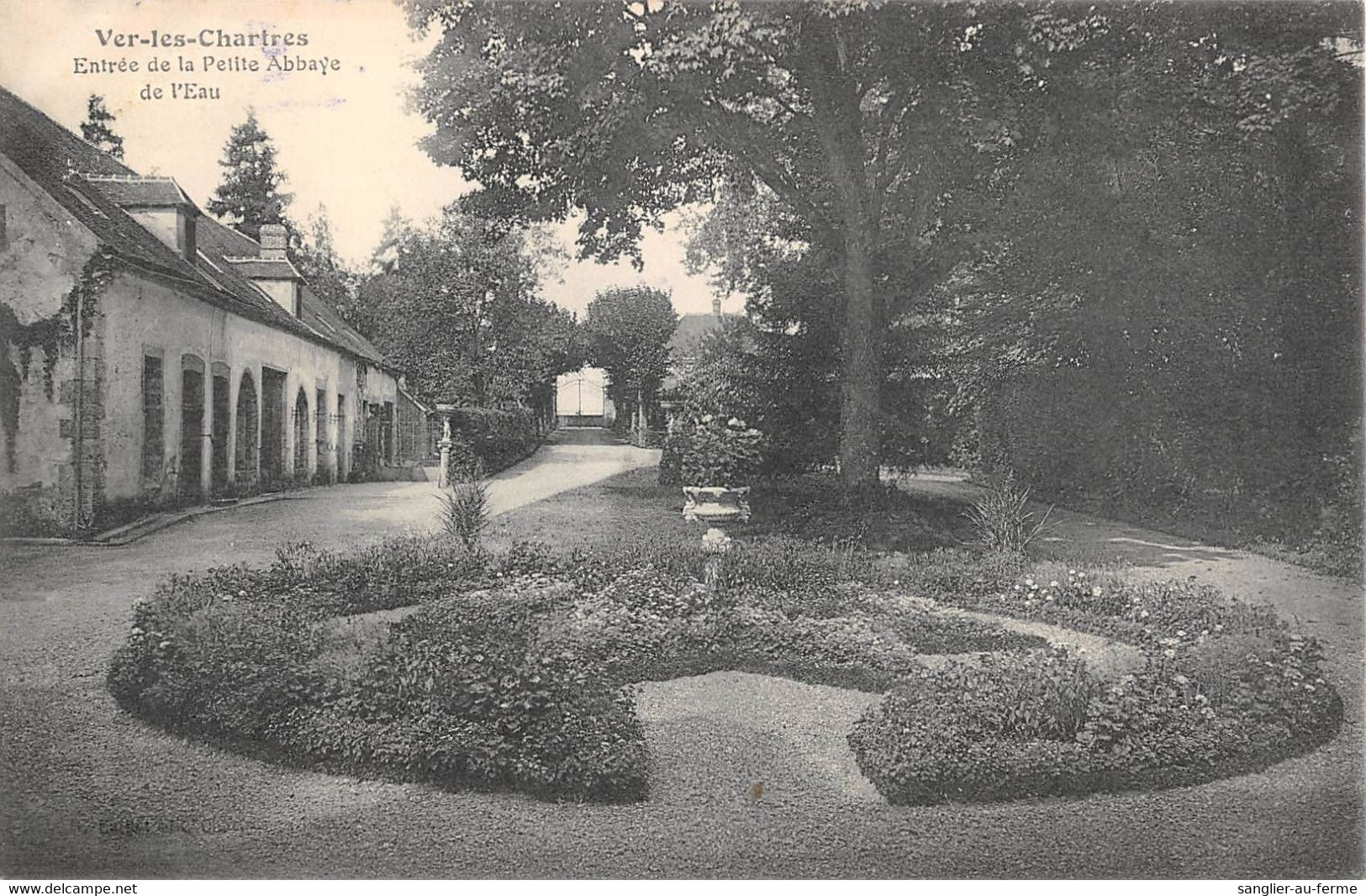 CPA 28 VER LES CHARTRES ENTREE DE LA PETITE ABBAYE DE L'EAU (cliché Rare - Autres & Non Classés