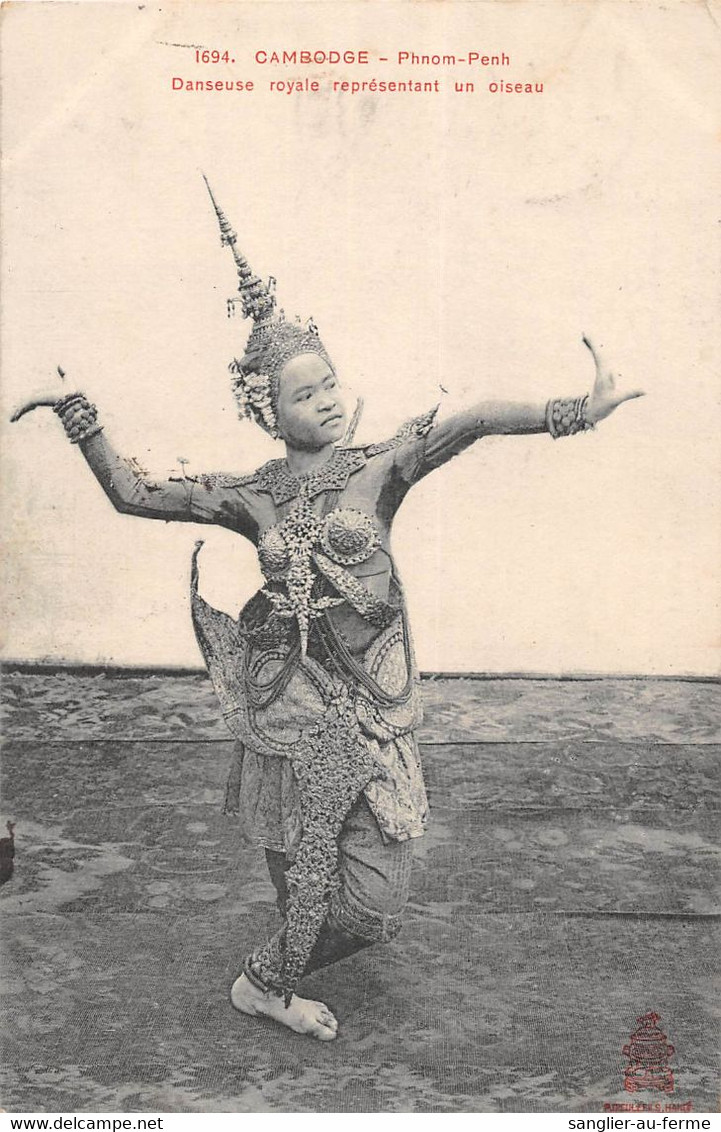 CPA ASIE CAMBODGE PHNOM PENH DANSEUSE ROYALE REPRESENTANT UN OISEAU - Cambodge