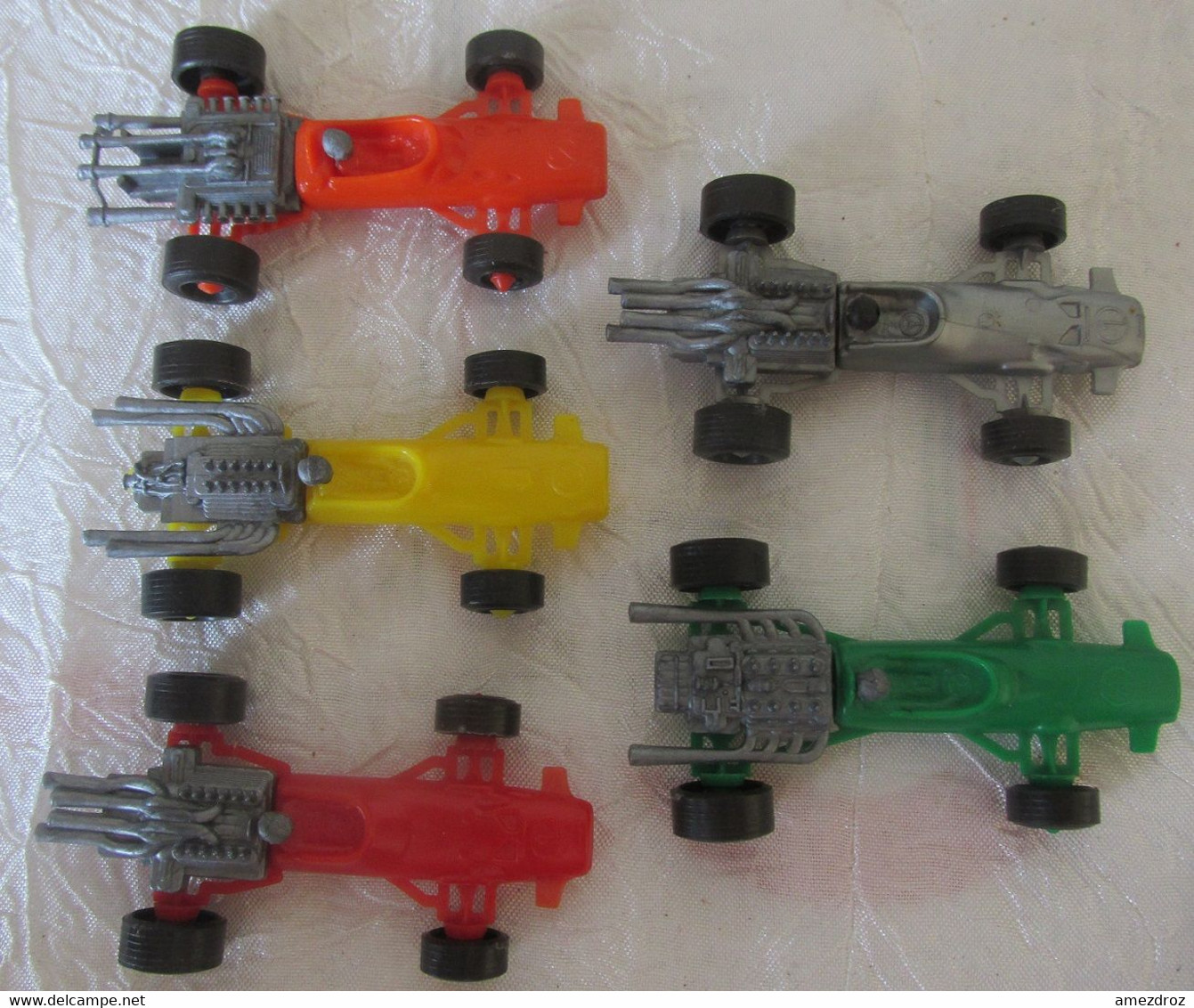 5 Voitures Miniatures En Plastique - Publicité (peut être Bonux)  (4) Ferrari Lotus BRM Cooper - Publicidad