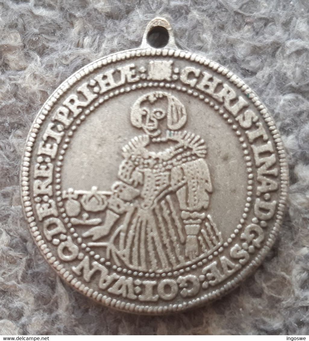 Sweden Interesting Medal From 1983. Showing A Sala Taler From Queen Christina 1639-1641 - Monarchia / Nobiltà