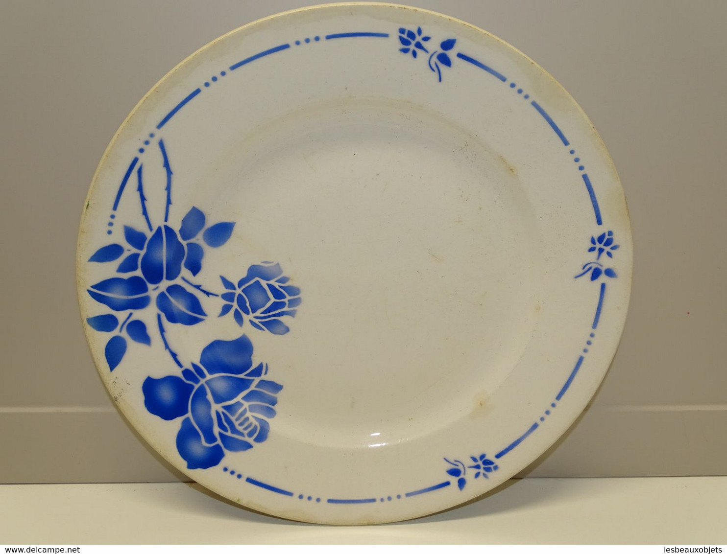 *ANCIEN PLAT ROND PLAT CERAMIQUE ST AMAND GILBERT ART DECO FLEURS BLEUES    E - Saint Amand (FRA)