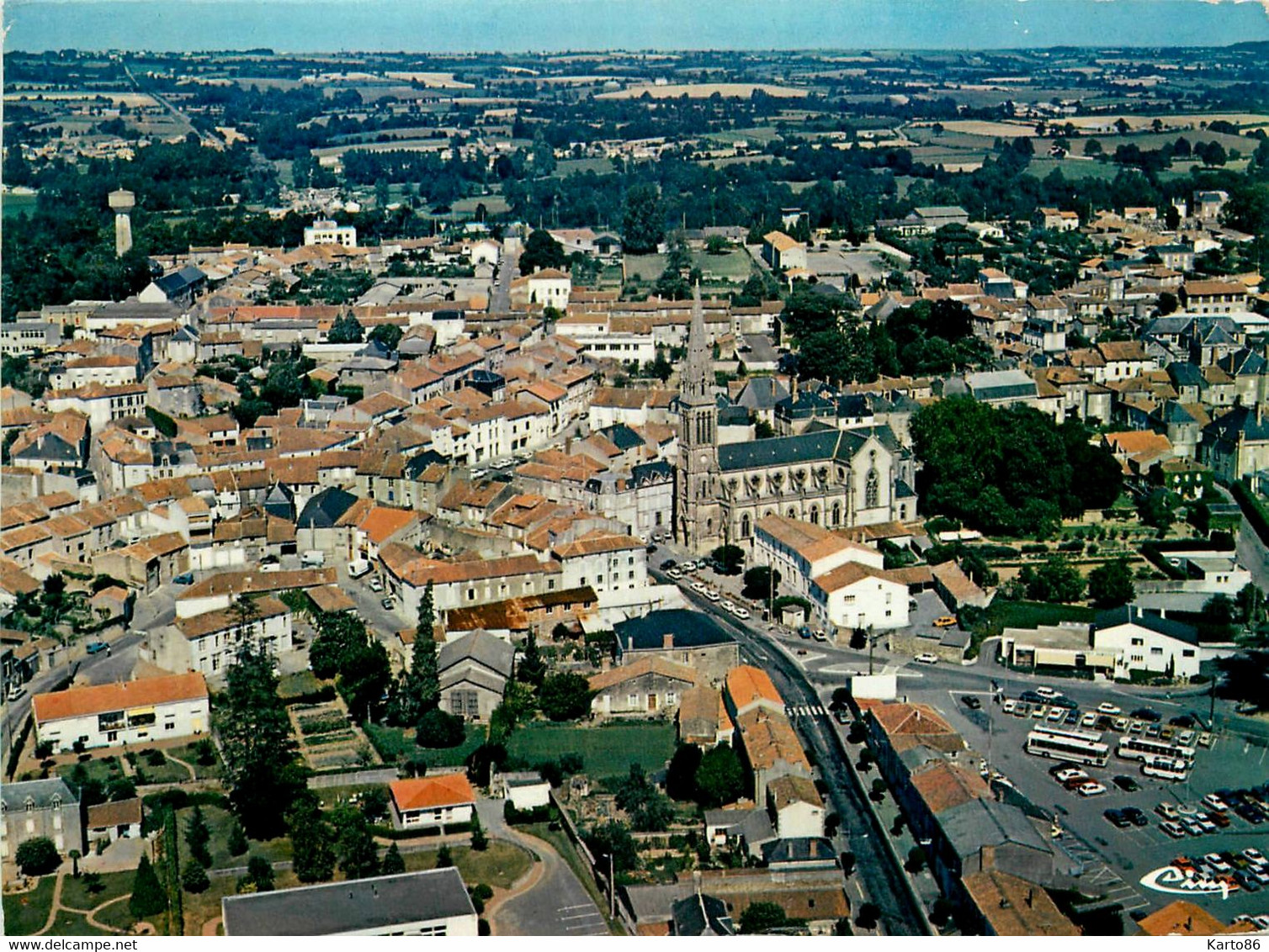 La Chataigneraie * Vue Panoramique Aérienne Sur Le Centre Du Bourg * La Place - La Chataigneraie