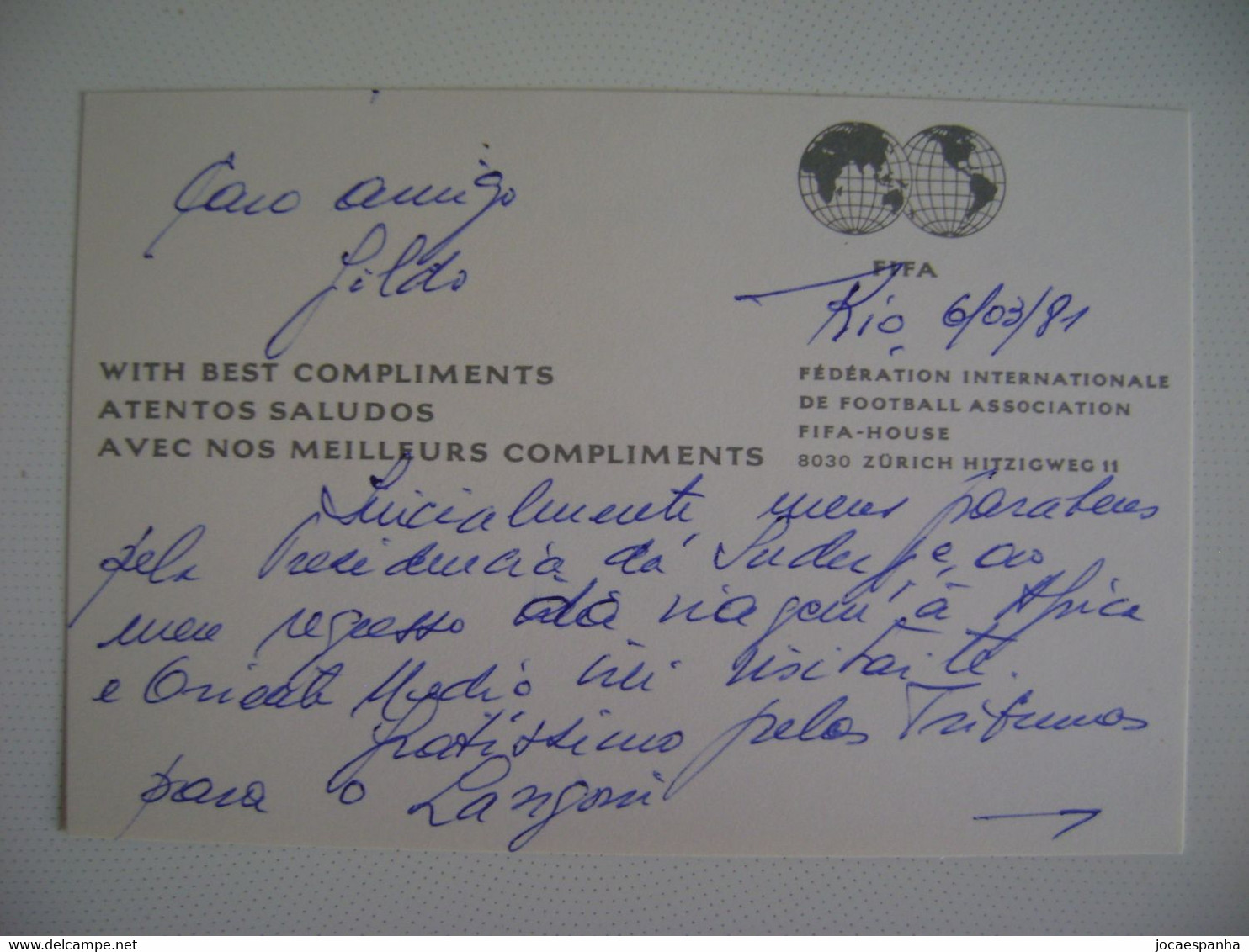FIFA CARD AND ENVELOPE MANUSCRIPT TEST AND SIGNED BY PRESIDENT JOAO HAVELANGE IN 1981 - Autógrafos