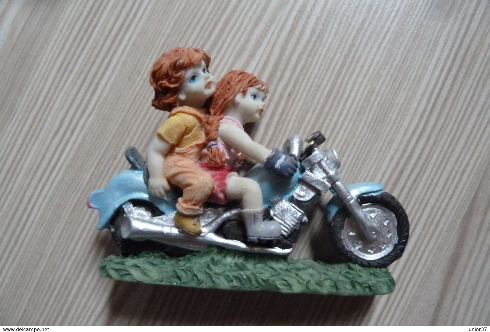 Moto Type Chopper Avec Figurines De Marque Inconnue - Motos