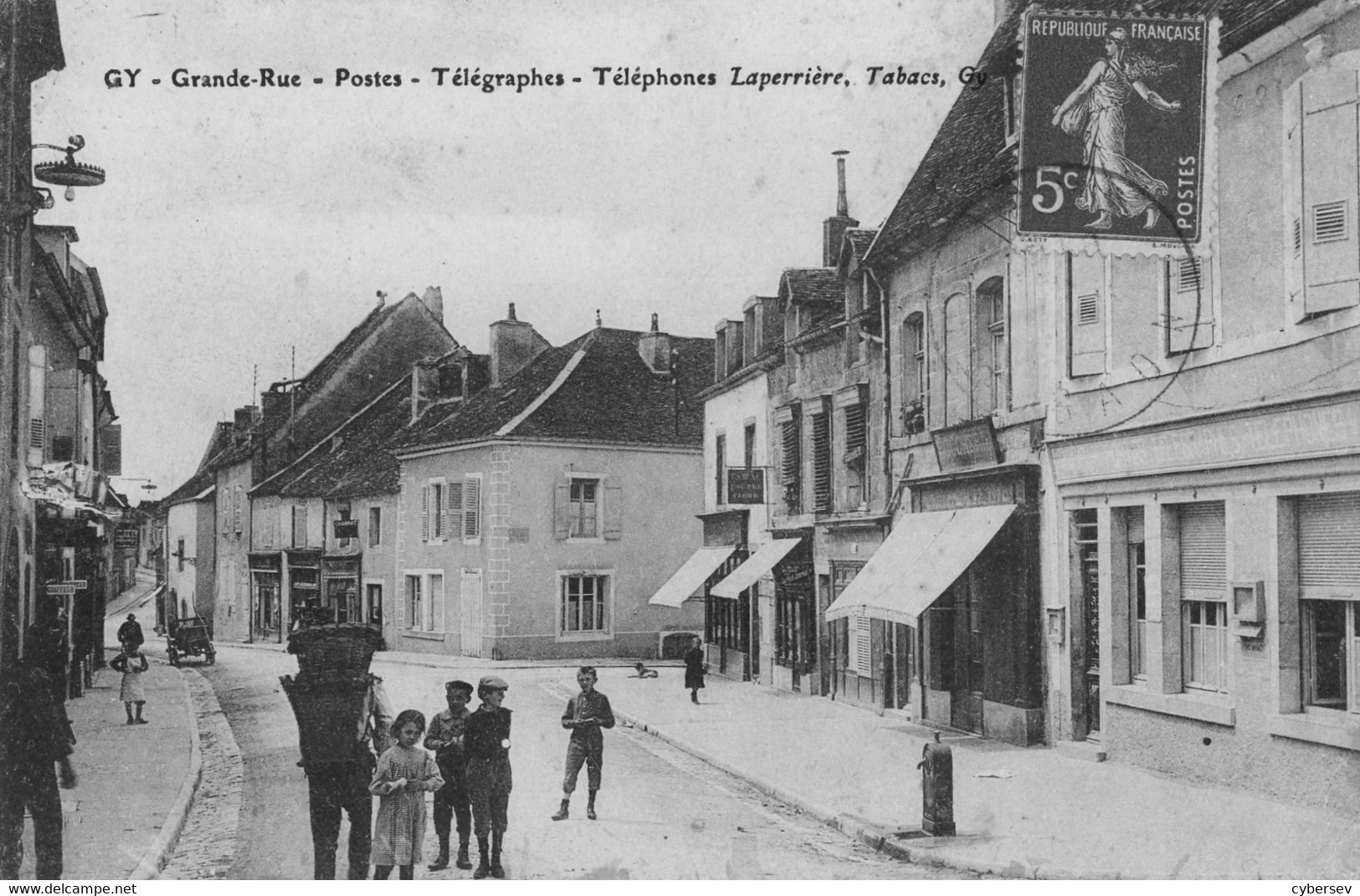 GY - Grande-Rue - Postes, Télégraphe, Téléphone Laperrière - Rue Animée - RARE - Gy