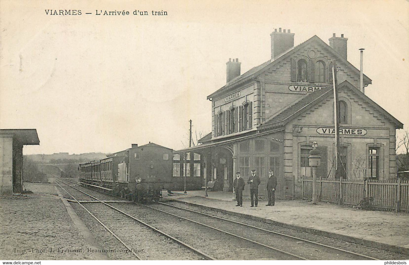 VAL D'OISE  VIARMES  Arrivée D'un Train - Viarmes