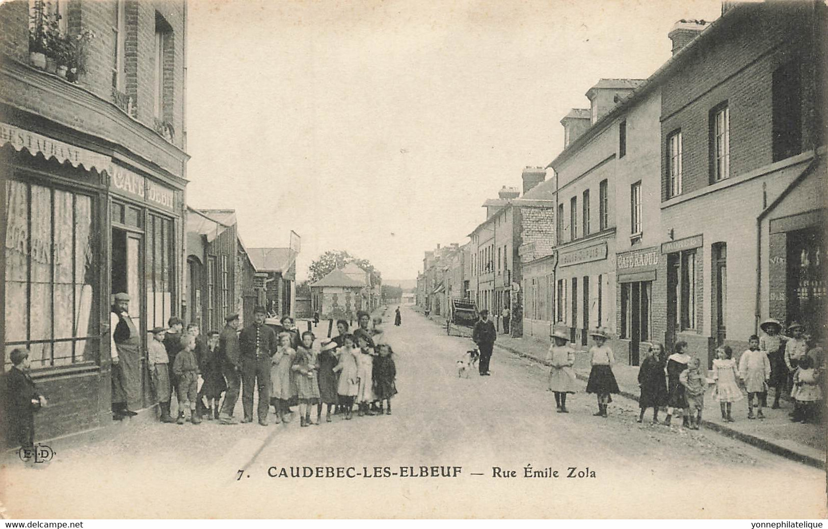 76 - SEINE MARITIME - CAUDEBEC-LES-ELBEUF - Rue Émile Zola- Cafés - Superbe Animation - 10311 - Caudebec-lès-Elbeuf