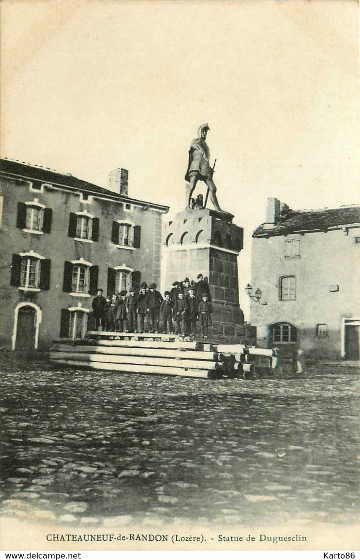 Chateauneuf De Randon * Place Du Village Et Statue De Duguesclin * Villageois Enfants - Chateauneuf De Randon