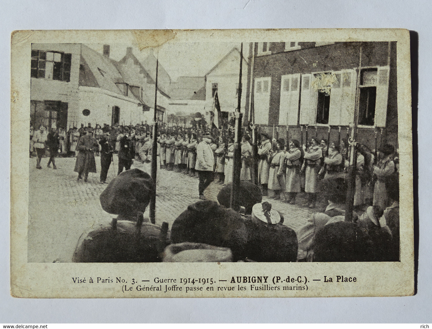 CPA 62 Pas De Calais - AUBIGNY - La Place (guerre 19147-1915) Le Général Joffre Passe En Revue Les Fusilliers Marins) - Aubigny En Artois