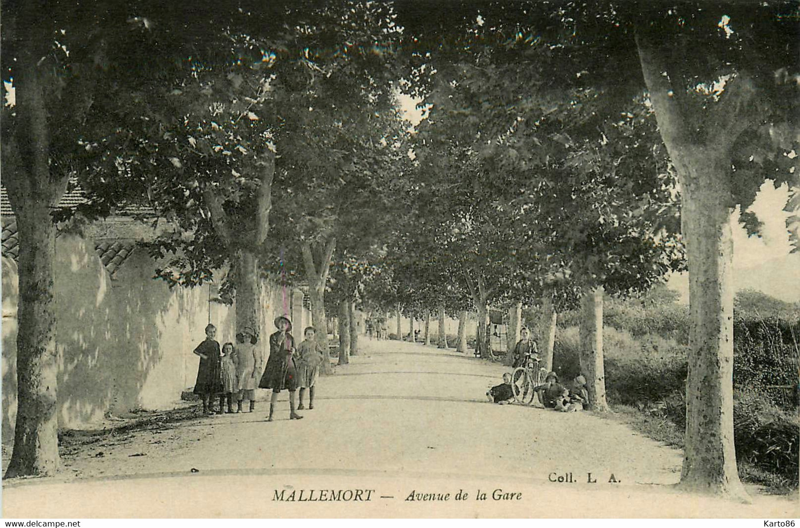 Mallemort * Avenue De La Gare * Villageois - Mallemort