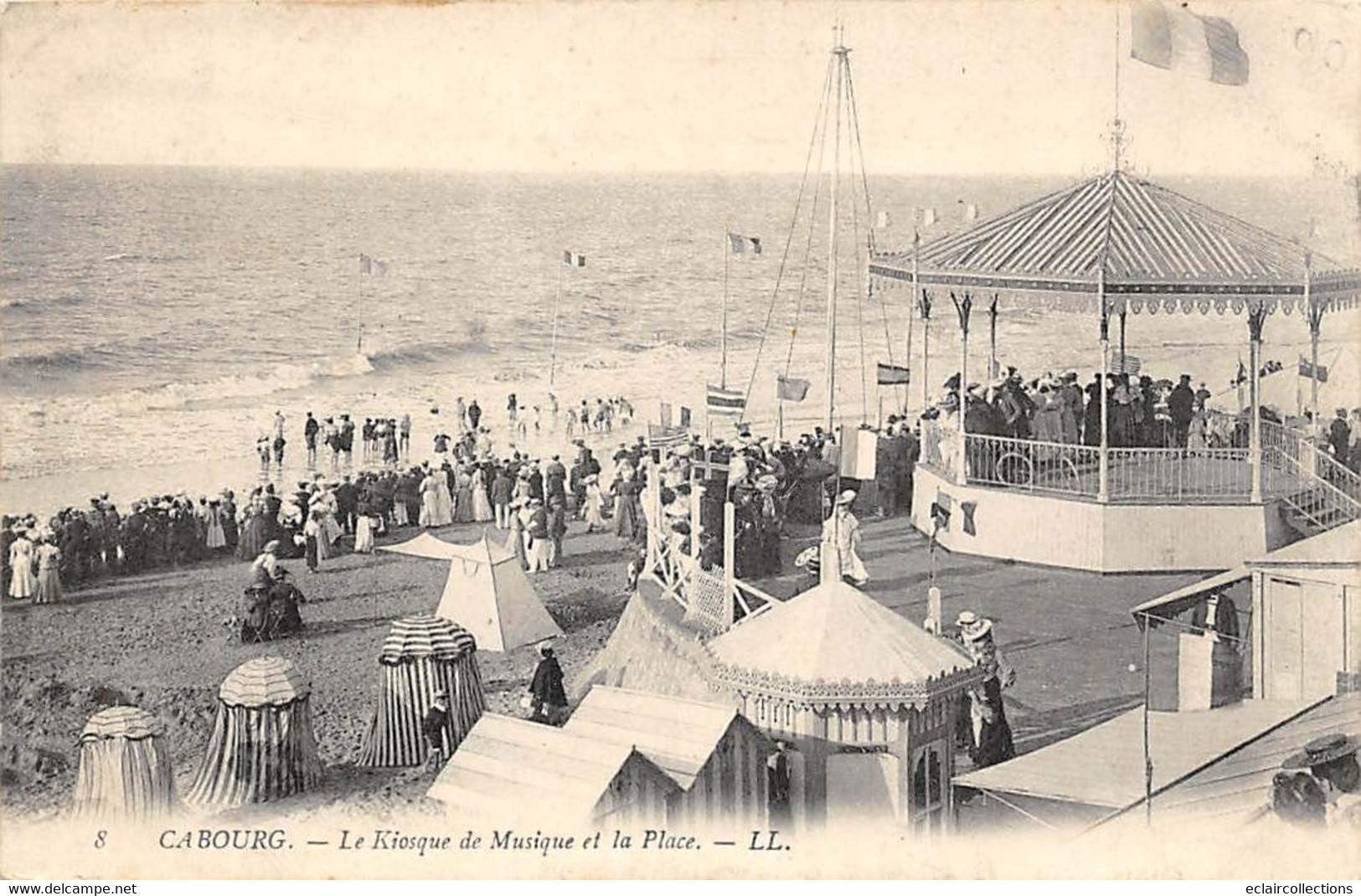 Cabourg       14         Le Kiosque De Musique Et  La Plage.        (voir Scan) - Autres & Non Classés