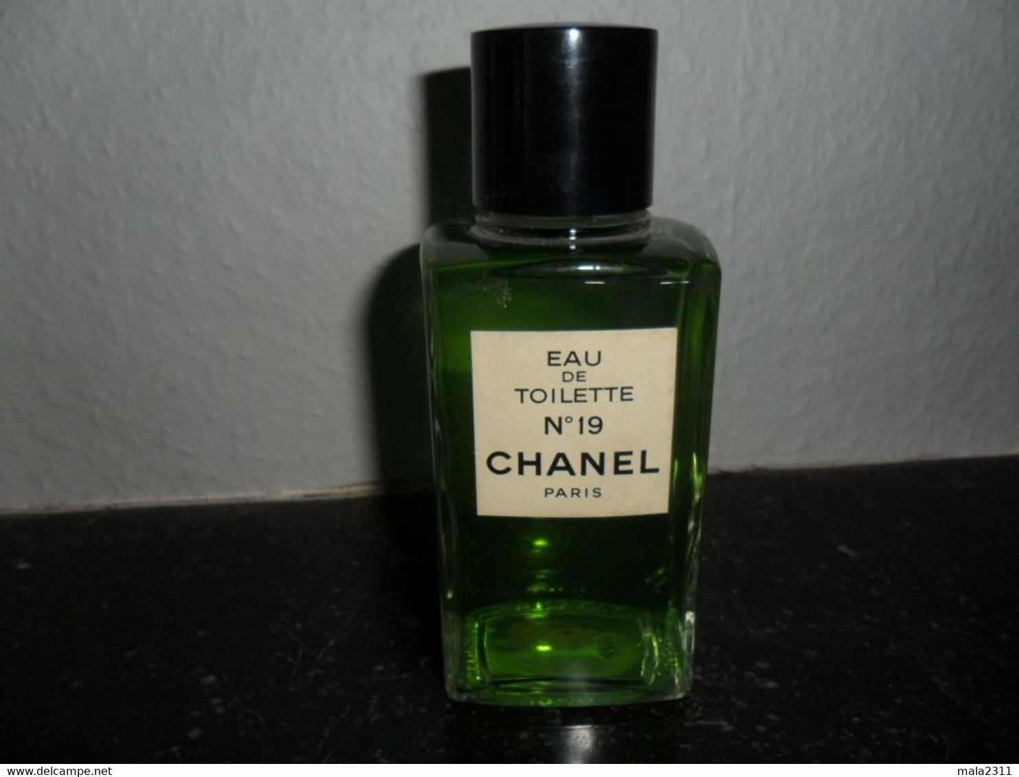 FACTICE / DUMMY / ANCIEN /   N°19  CHANEL  / E De T 200 ML - Fakes