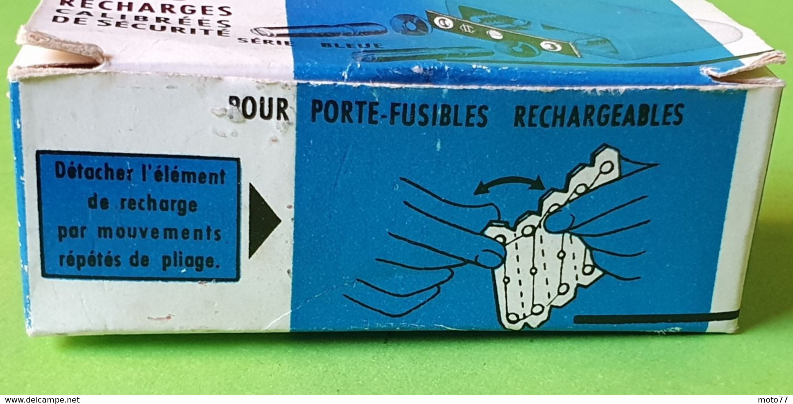 Ancienne BOITE et 60 FUSIBLES 20 ampères pour porte fusible rechargeable - LEGRAND - Enfant à la casquette - vers 1960