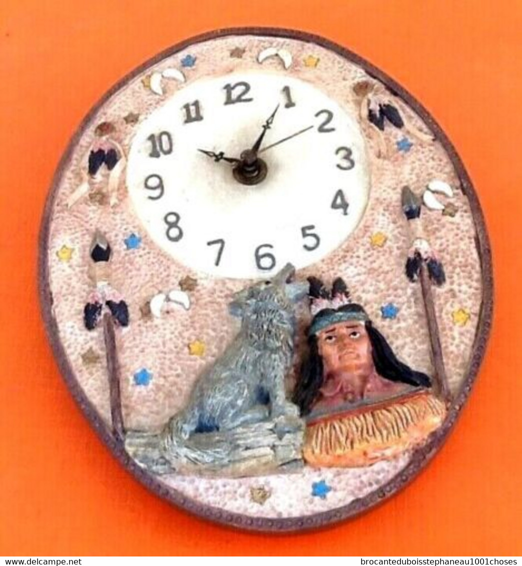 Pendule / Horloge Murale En Résine  Forme Ovale   Décor Indien  (230x135)mm - Clocks