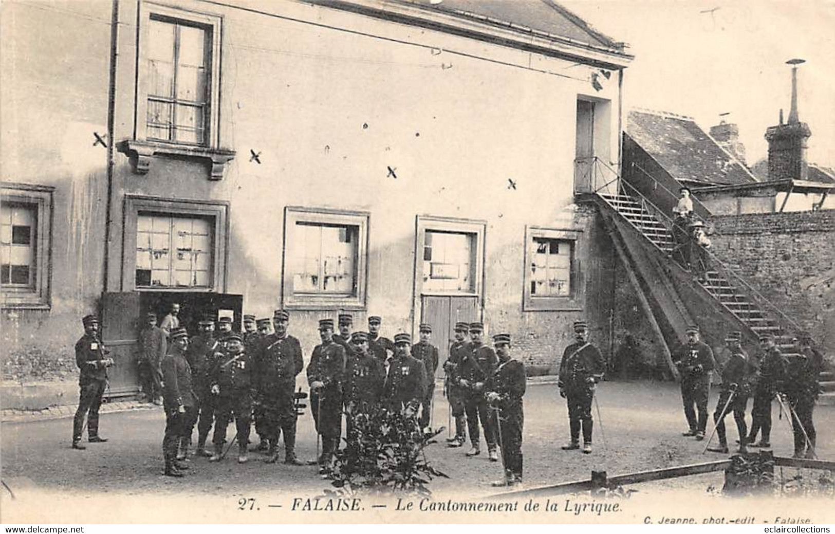 Falaise        14          Le Cantonnement De La Lyrique. Militaires         (voir Scan) - Falaise