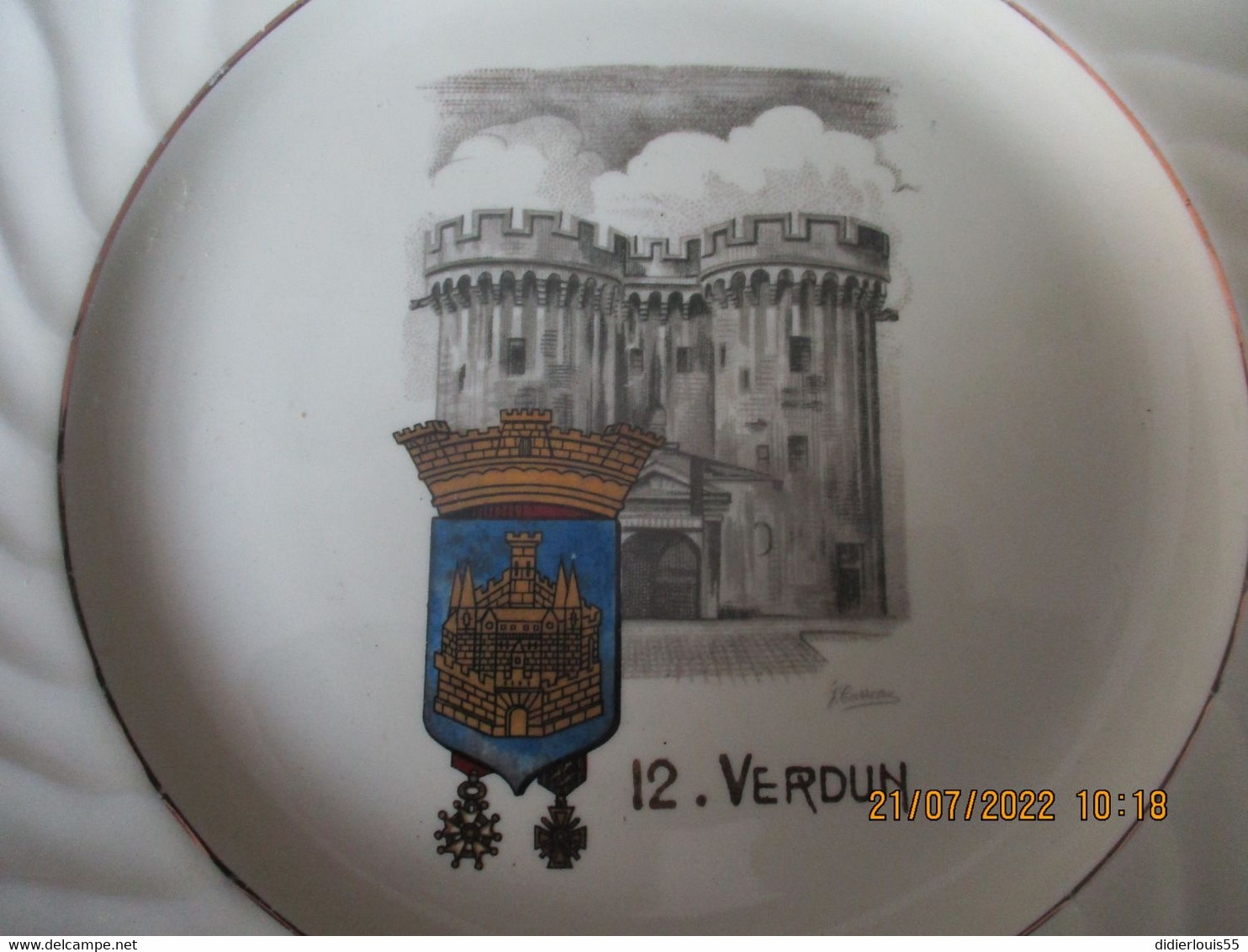 VERDUN Médaillée ,:assiette SALINS G.CARREAU,série Les Villes De Lorraine Avec Blason,numérotée 12 , Lire Les Consignes - Salins (FRA)