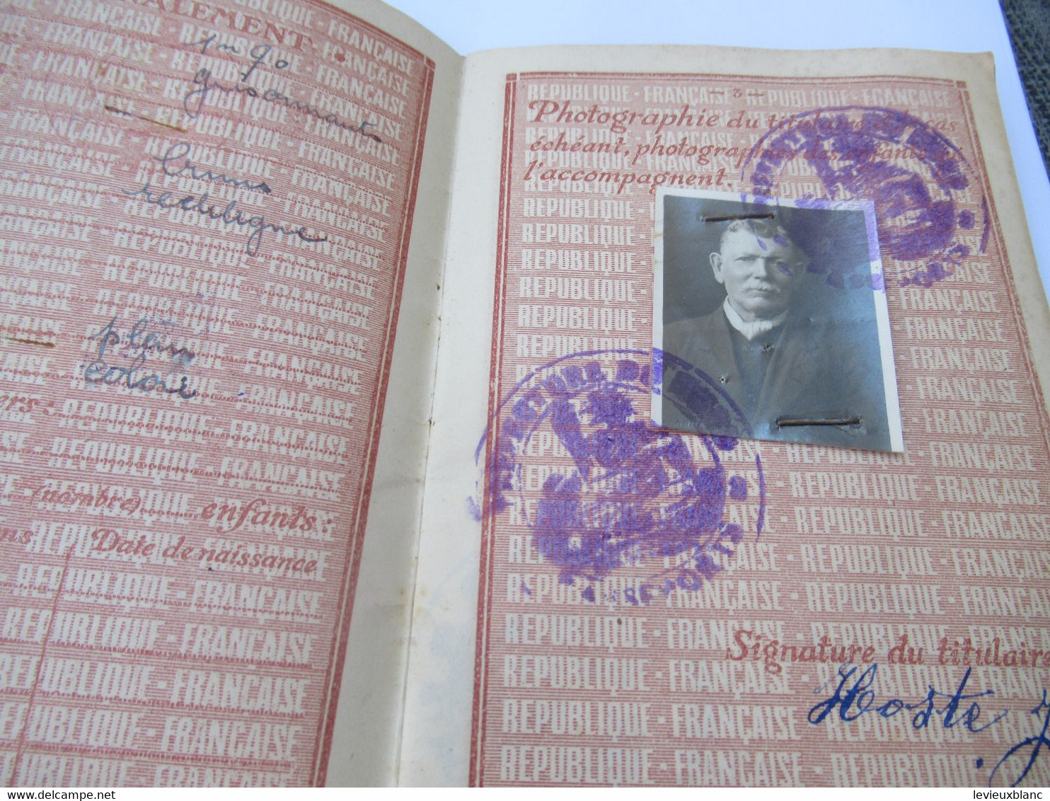 Passeport Ancien / RONCQ/ Nord /  Jules HOSTE / Aide Garnisseur/Préfecture Du NORD/ 1947                 AEC216 - Other & Unclassified