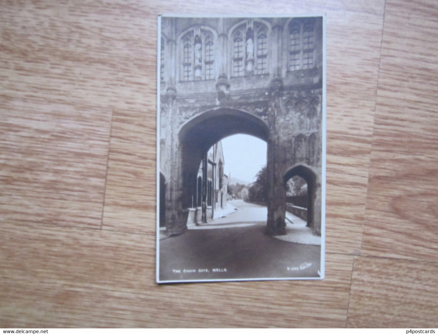 Postcard, The Chain Gate, Wells, Somerset, England. Original REAL PHOTO (RPP) POSTCARD (S435). Original. - Wells