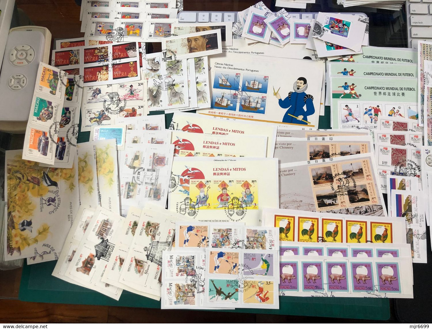 MACAU LOT OF MORE THAN 50 SETS ON PAPER, AROUND 100 GRAMS, DUPLICATIONS, PLEASE SEE THE PHOTOS. #E - Verzamelingen & Reeksen