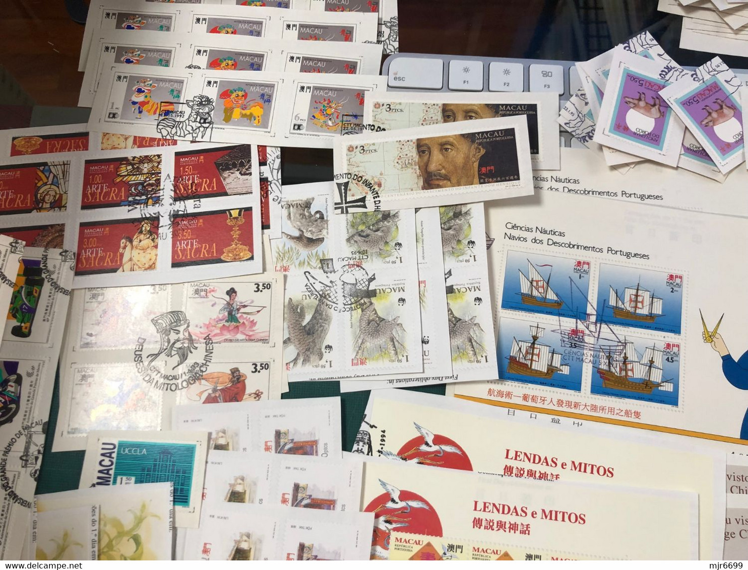 MACAU LOT OF MORE THAN 50 SETS ON PAPER, AROUND 100 GRAMS, DUPLICATIONS, PLEASE SEE THE PHOTOS. #E - Collections, Lots & Séries