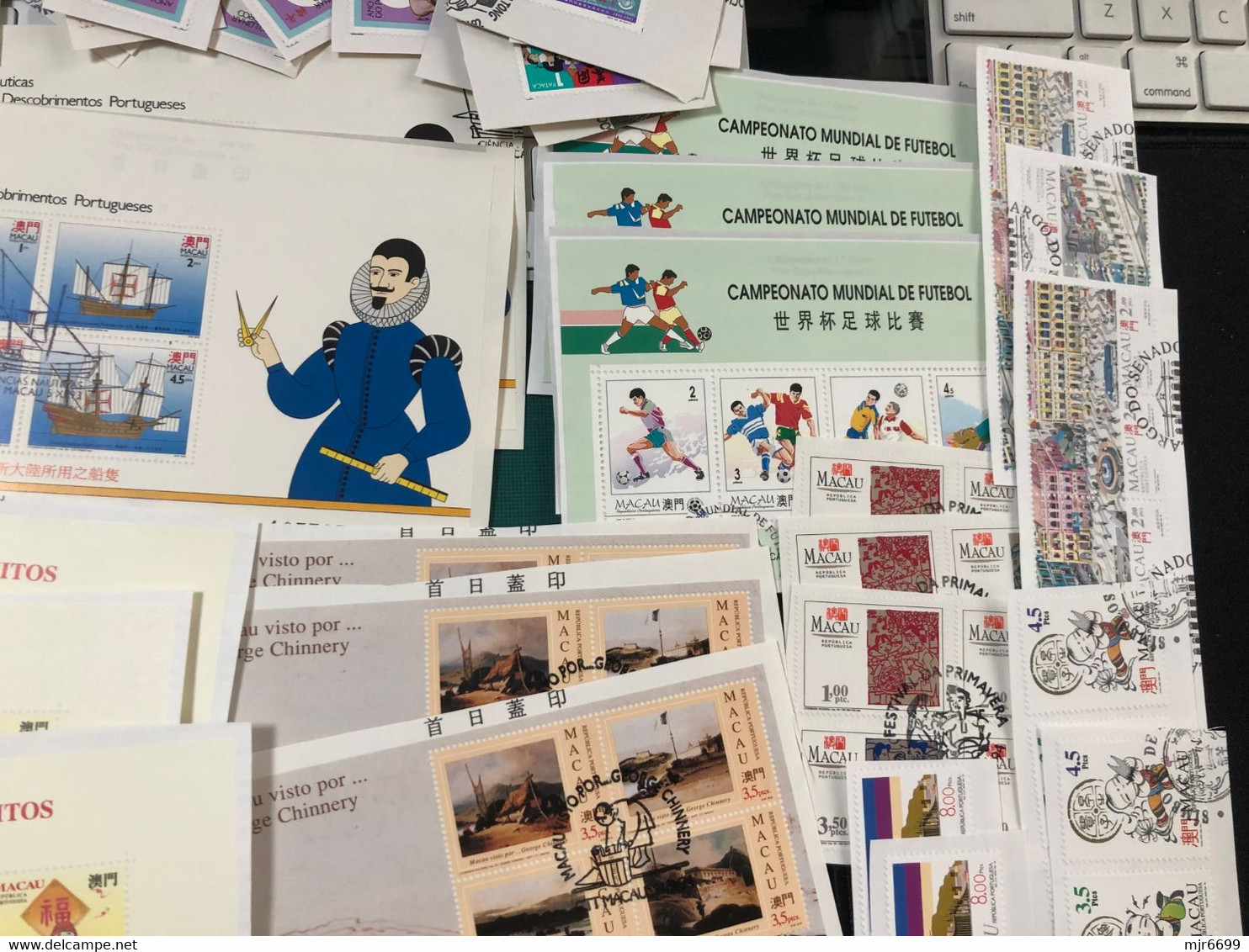 MACAU LOT OF MORE THAN 50 SETS ON PAPER, AROUND 100 GRAMS, DUPLICATIONS, PLEASE SEE THE PHOTOS. #E