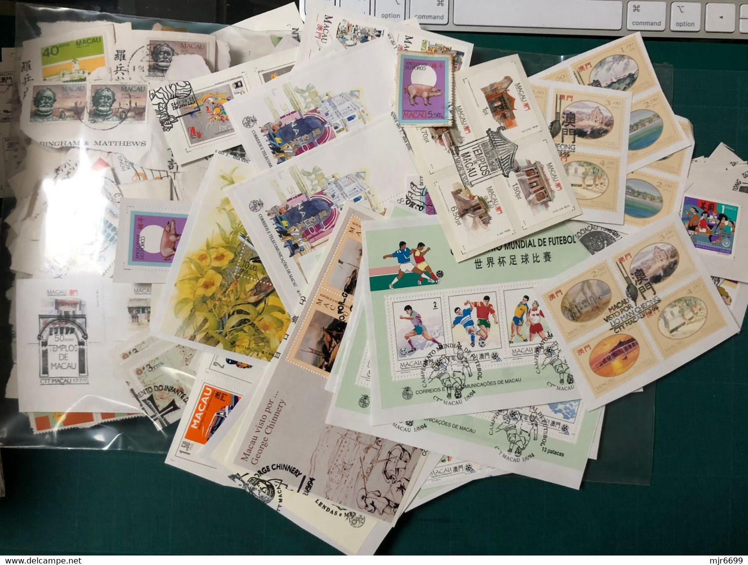 MACAU LOT OF MORE THAN 100 SETS OR SINGLES ON PAPER, ABOVE300 GRAMS, DUPLICATIONS, PLEASE SEE THE PHOTOS, #A - Verzamelingen & Reeksen