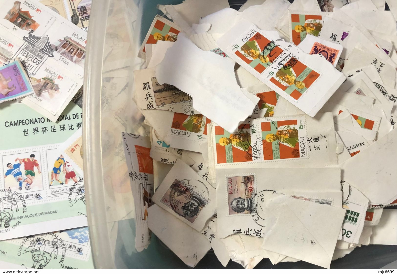MACAU LOT OF MORE THAN 100 SETS OR SINGLES ON PAPER, ABOVE300 GRAMS, DUPLICATIONS, PLEASE SEE THE PHOTOS, #A - Collections, Lots & Séries