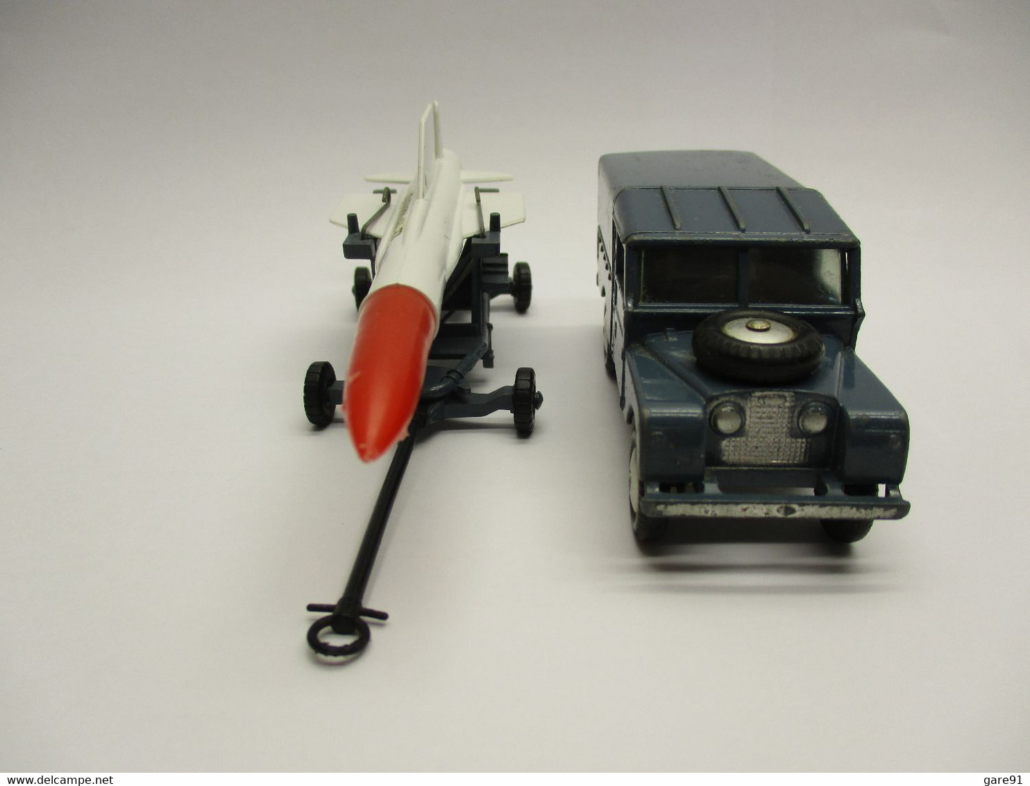 Land Rover  109 WB  Avec Thunderbird - Corgi Toys