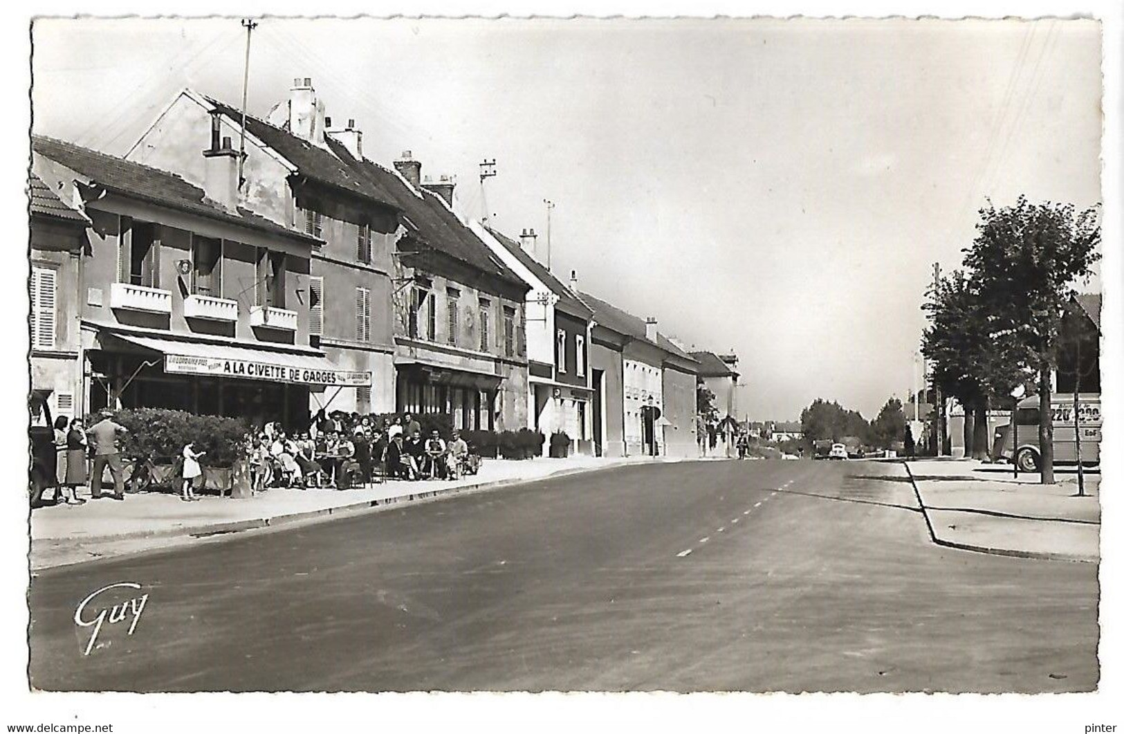 GARGES LES GONESSE - L'avenue De Stalingrad, Le Tabac Veuve Pouget - Garges Les Gonesses