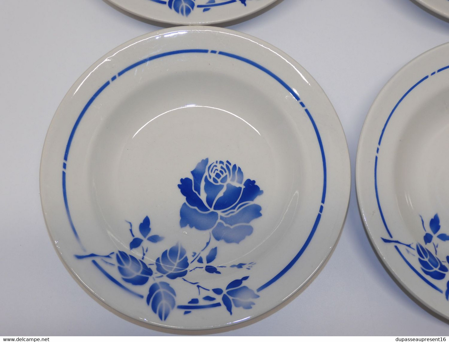 *6 ASSIETTES DEMI CREUSES MOULIN DES LOUPS HAMAGE mod. RIGOBERT ROSES BLEUES  E