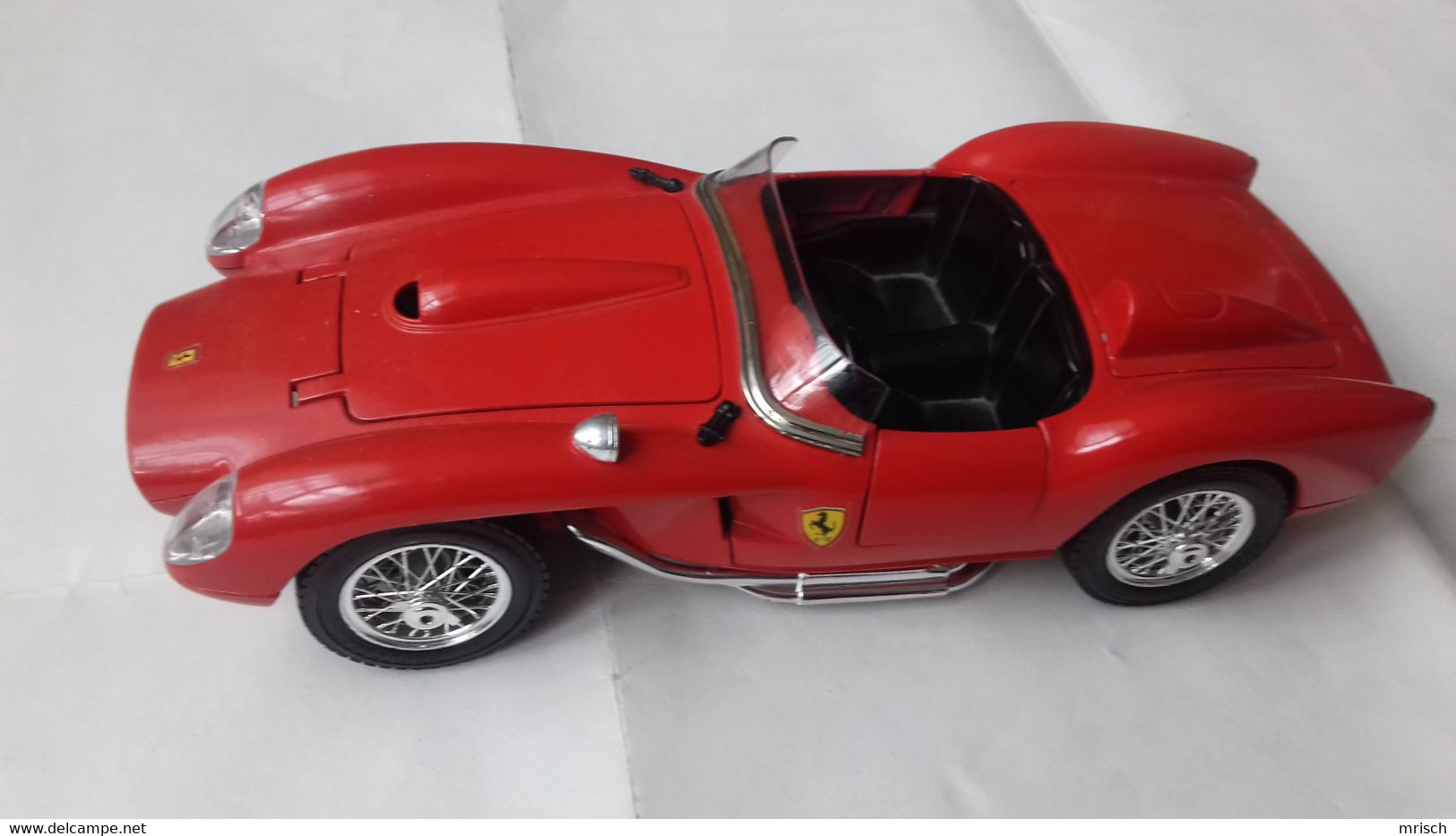 Ferrari 250 Metallmodell 1:16 Mit Lenkung TONCA Burago - Circuits Automobiles