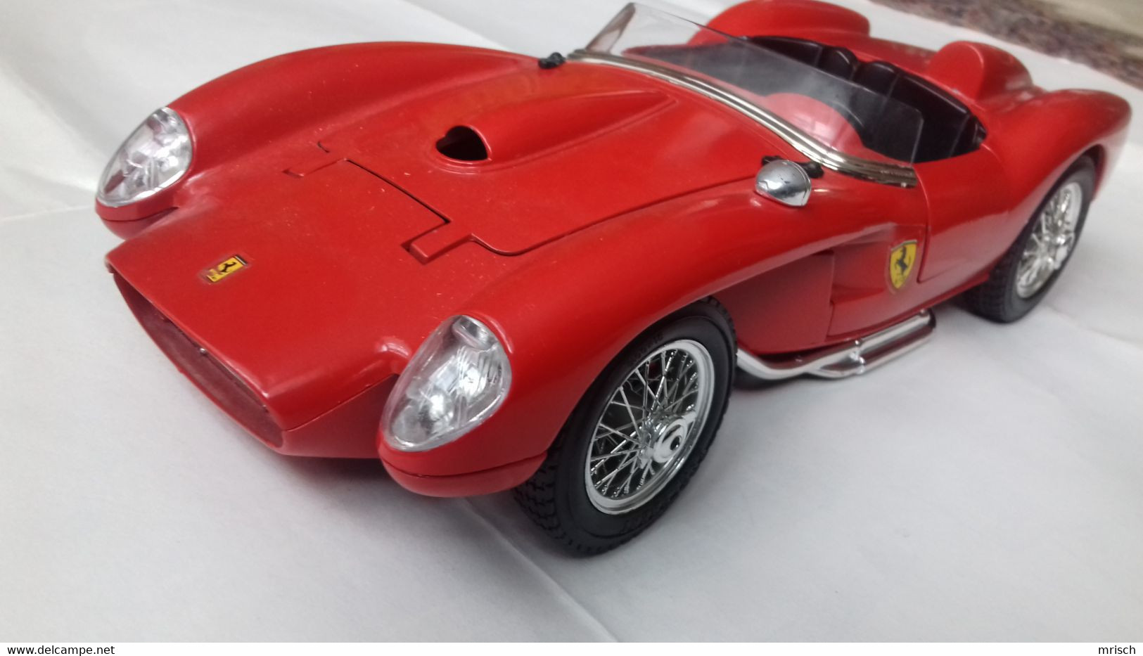 Ferrari 250 Metallmodell 1:16 Mit Lenkung TONCA Burago - Road Racing Sets