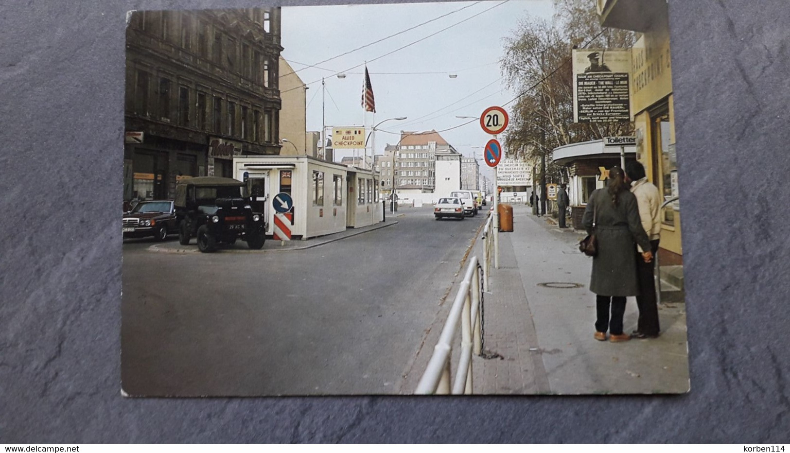 CHECKPOINT CHARLIE - Friedrichshain