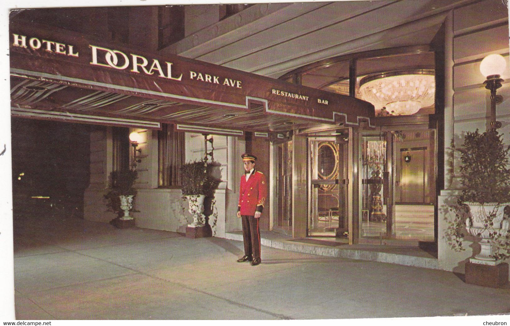 ETATS UNIS. NEW YORK CITY.  HOTEL DORAL PARK AVENUE. ANNEE 1966 + TEXTE + TIMBRES - Churches